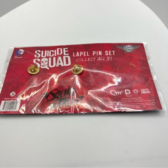SUICIDE Squad ~ Harley Quinn ~ Lapel Pin Set ~ Open Package ~ New Pins - Picture 3 of 3